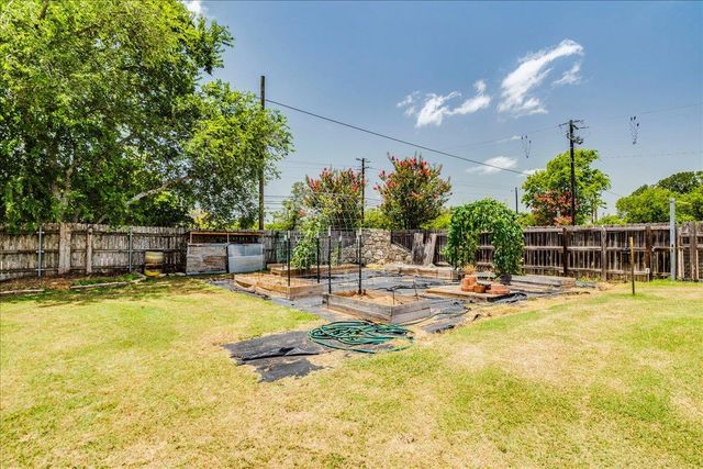 301 Verbena DR, Kyle, TX 78640