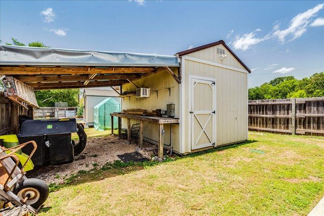 301 Verbena DR, Kyle, TX 78640