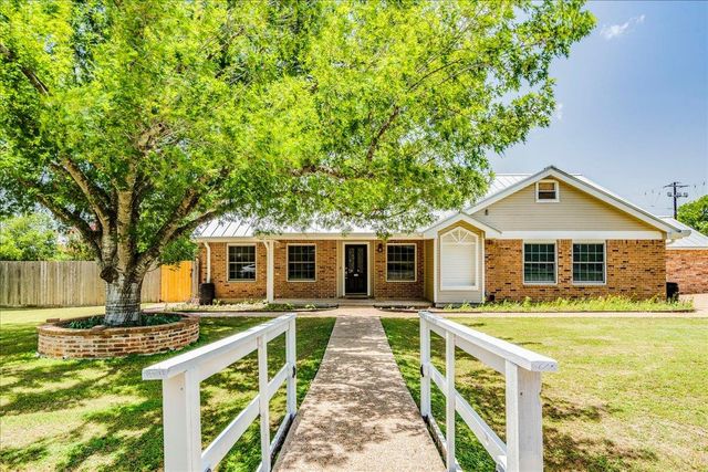 301 Verbena DR, Kyle, TX 78640