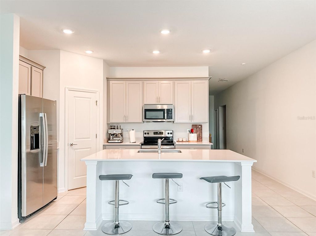 Image 3 of property listing at 1828 PERCH HAMMOCK LOOP, Groveland, FL 34736