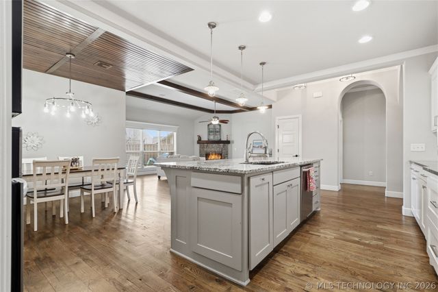 222 W 128th Place S, Jenks, OK 74008