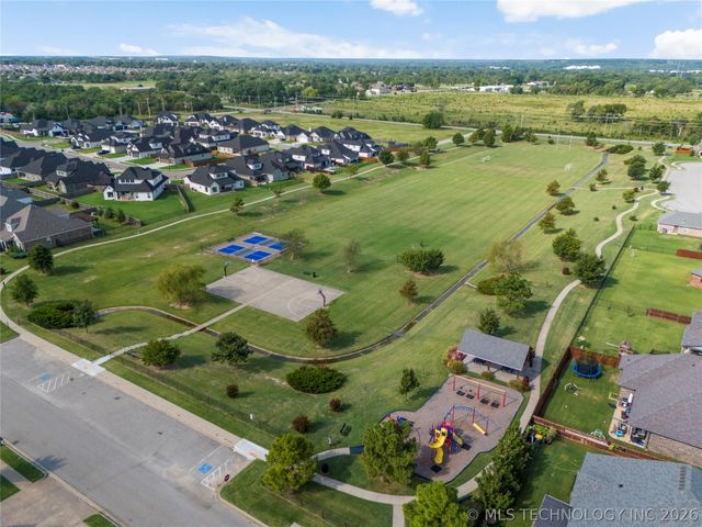 222 W 128th Place S, Jenks, OK 74008