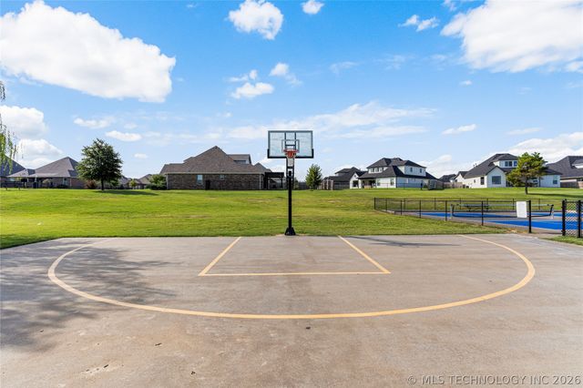 222 W 128th Place S, Jenks, OK 74008