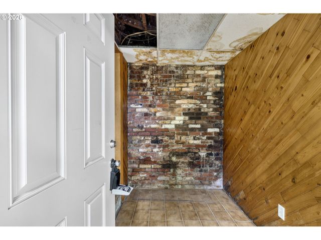 16701 Se STEPHENS St, Portland, OR 97233