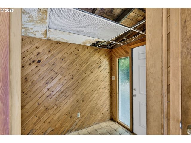 16701 Se STEPHENS St, Portland, OR 97233