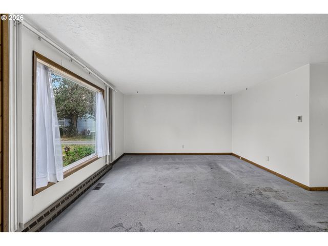 16701 Se STEPHENS St, Portland, OR 97233