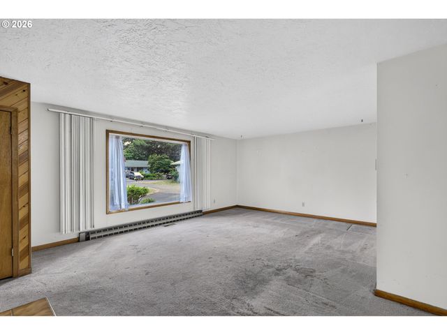 16701 Se STEPHENS St, Portland, OR 97233