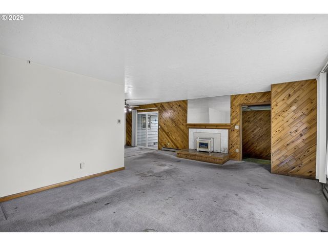 16701 Se STEPHENS St, Portland, OR 97233