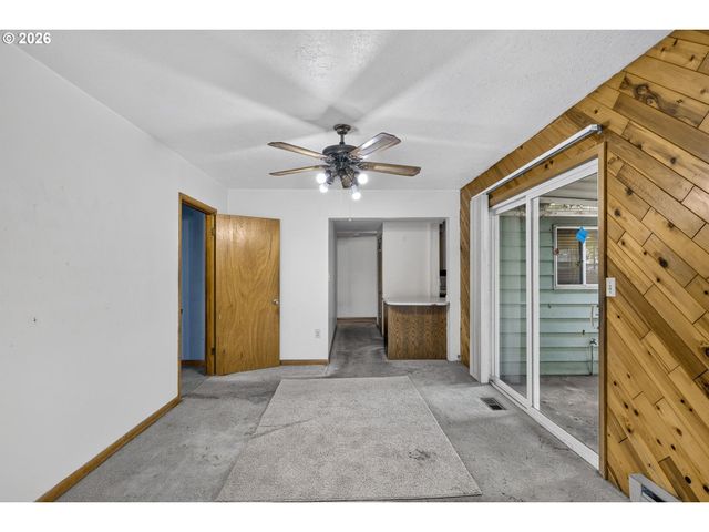 16701 Se STEPHENS St, Portland, OR 97233