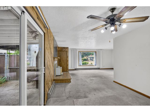 16701 Se STEPHENS St, Portland, OR 97233