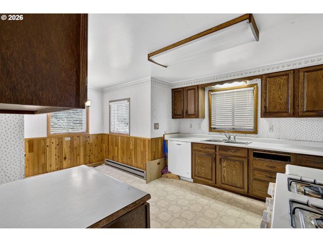 16701 Se STEPHENS St, Portland, OR 97233