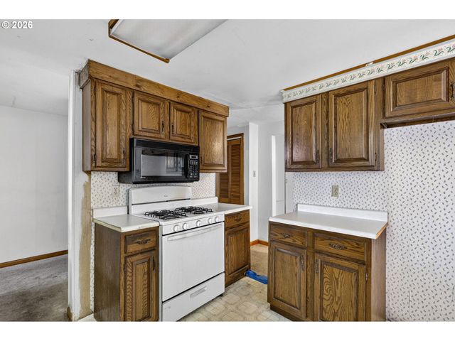 16701 Se STEPHENS St, Portland, OR 97233