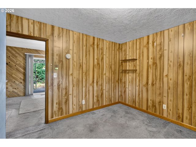 16701 Se STEPHENS St, Portland, OR 97233