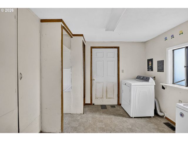 16701 Se STEPHENS St, Portland, OR 97233