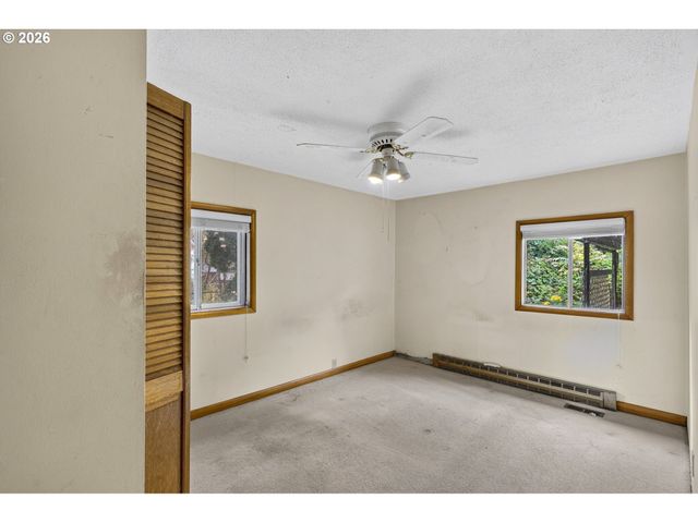 16701 Se STEPHENS St, Portland, OR 97233