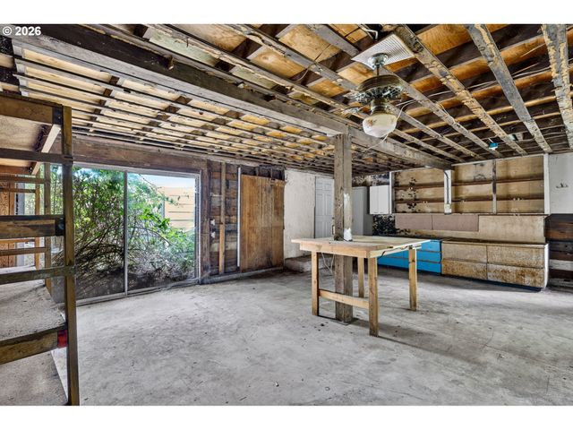 16701 Se STEPHENS St, Portland, OR 97233
