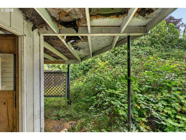 16701 Se STEPHENS St, Portland, OR 97233