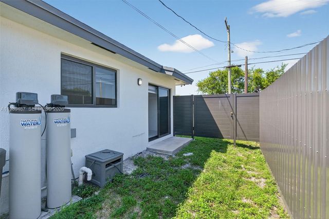 2490 NW 44th St 2490, Miami, FL 33142