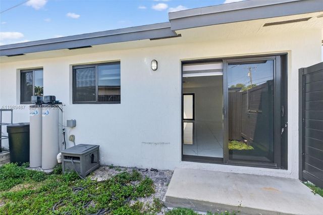 2490 NW 44th St 2490, Miami, FL 33142