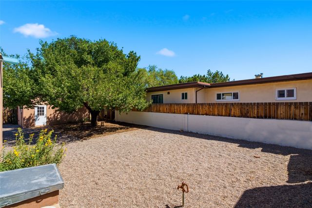 1919 San Ildefonso Road, Santa Fe, NM 87505