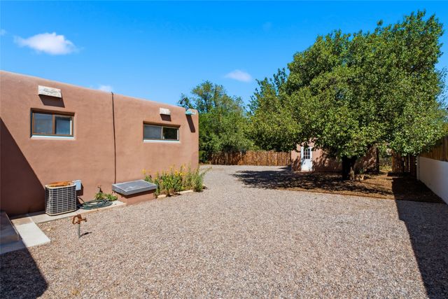 1919 San Ildefonso Road, Santa Fe, NM 87505