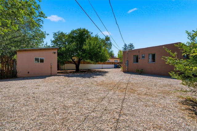 1919 San Ildefonso Road, Santa Fe, NM 87505