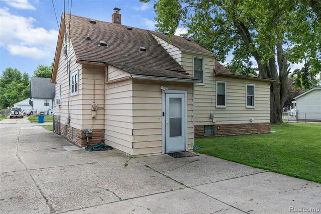 22355 Curie Avenue, Warren, MI 48091