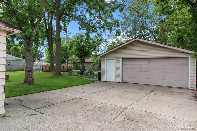 22355 Curie Avenue, Warren, MI 48091
