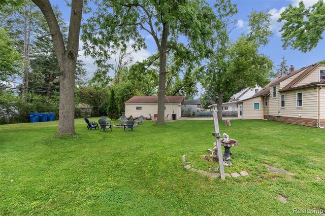 22355 Curie Avenue, Warren, MI 48091