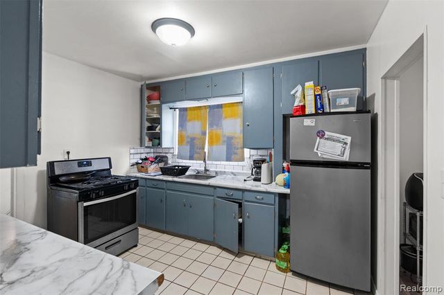 22355 Curie Avenue, Warren, MI 48091