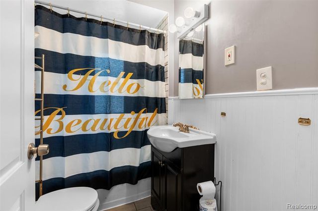 22355 Curie Avenue, Warren, MI 48091