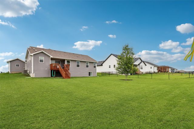 1607 NE 2nd Street, Stuart, IA 50250