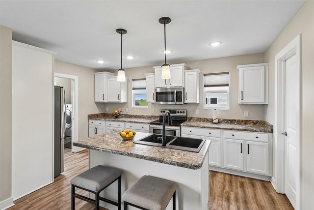 1607 NE 2nd Street, Stuart, IA 50250