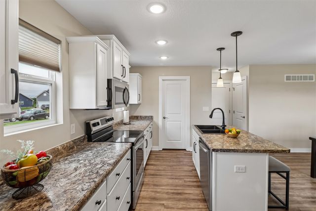 1607 NE 2nd Street, Stuart, IA 50250