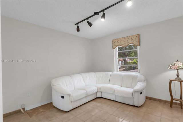 1081 SW 63rd Ave, West Miami, FL 33144