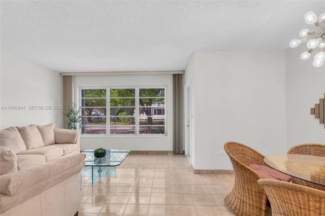 1081 SW 63rd Ave, West Miami, FL 33144