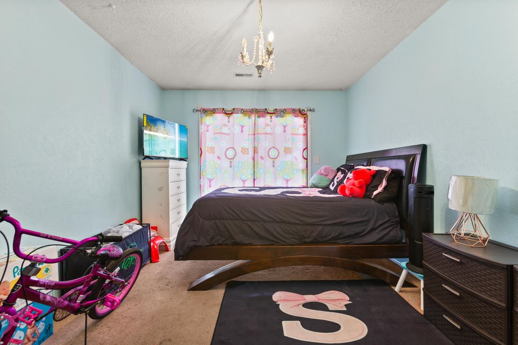 Image 14 of property listing at 153 Tabby Creek Circle, Summerville, SC 29486