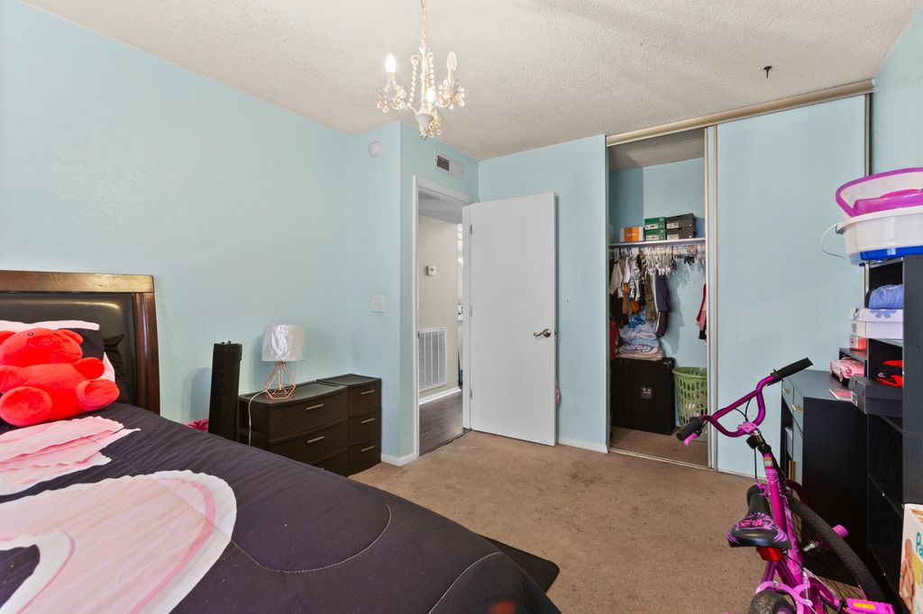 Image 15 of property listing at 153 Tabby Creek Circle, Summerville, SC 29486