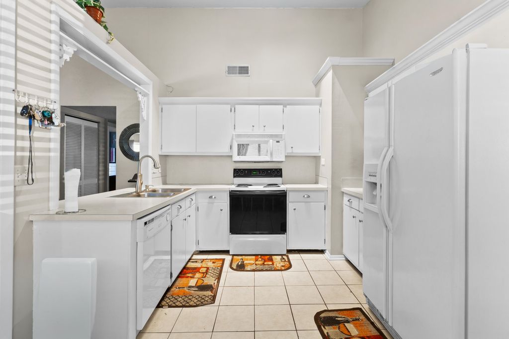 Image 7 of property listing at 153 Tabby Creek Circle, Summerville, SC 29486