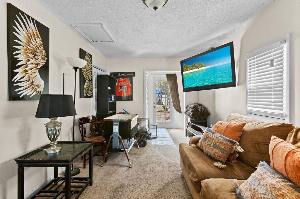 Image 9 of property listing at 153 Tabby Creek Circle, Summerville, SC 29486