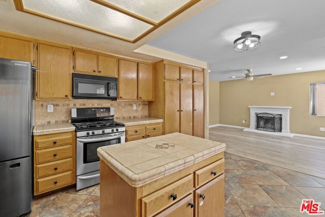 42438 56th Street, Lancaster, CA 93536