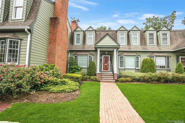 22 Duke Of Gloucest, Manhasset, NY 11030