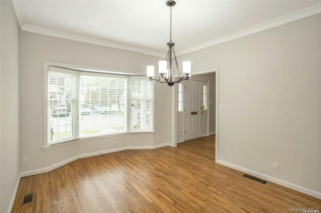 22 Duke Of Gloucest, Manhasset, NY 11030