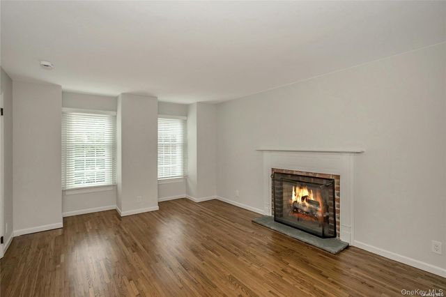 22 Duke Of Gloucest, Manhasset, NY 11030