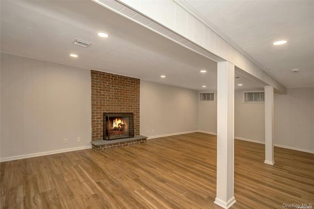 22 Duke Of Gloucest, Manhasset, NY 11030