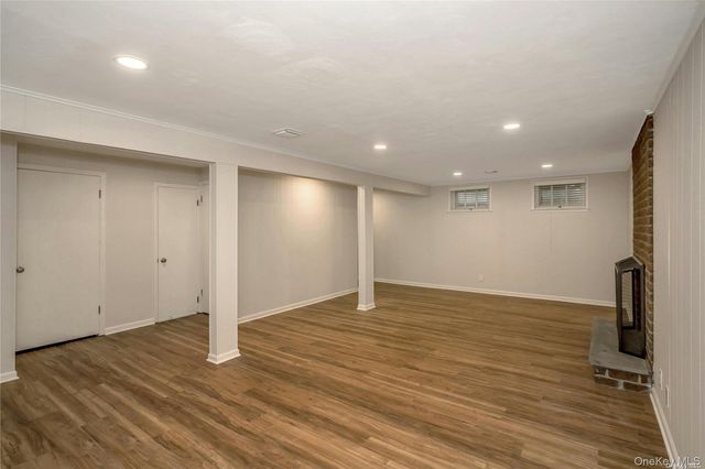 22 Duke Of Gloucest, Manhasset, NY 11030