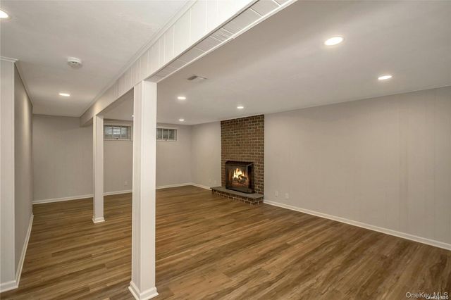 22 Duke Of Gloucest, Manhasset, NY 11030