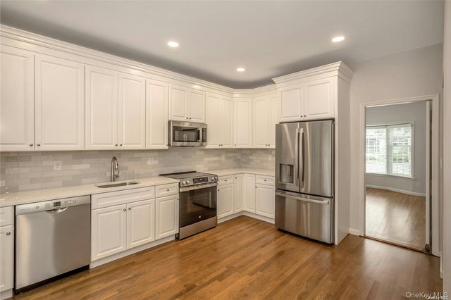 22 Duke Of Gloucest, Manhasset, NY 11030