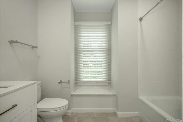 22 Duke Of Gloucest, Manhasset, NY 11030