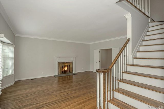 22 Duke Of Gloucest, Manhasset, NY 11030